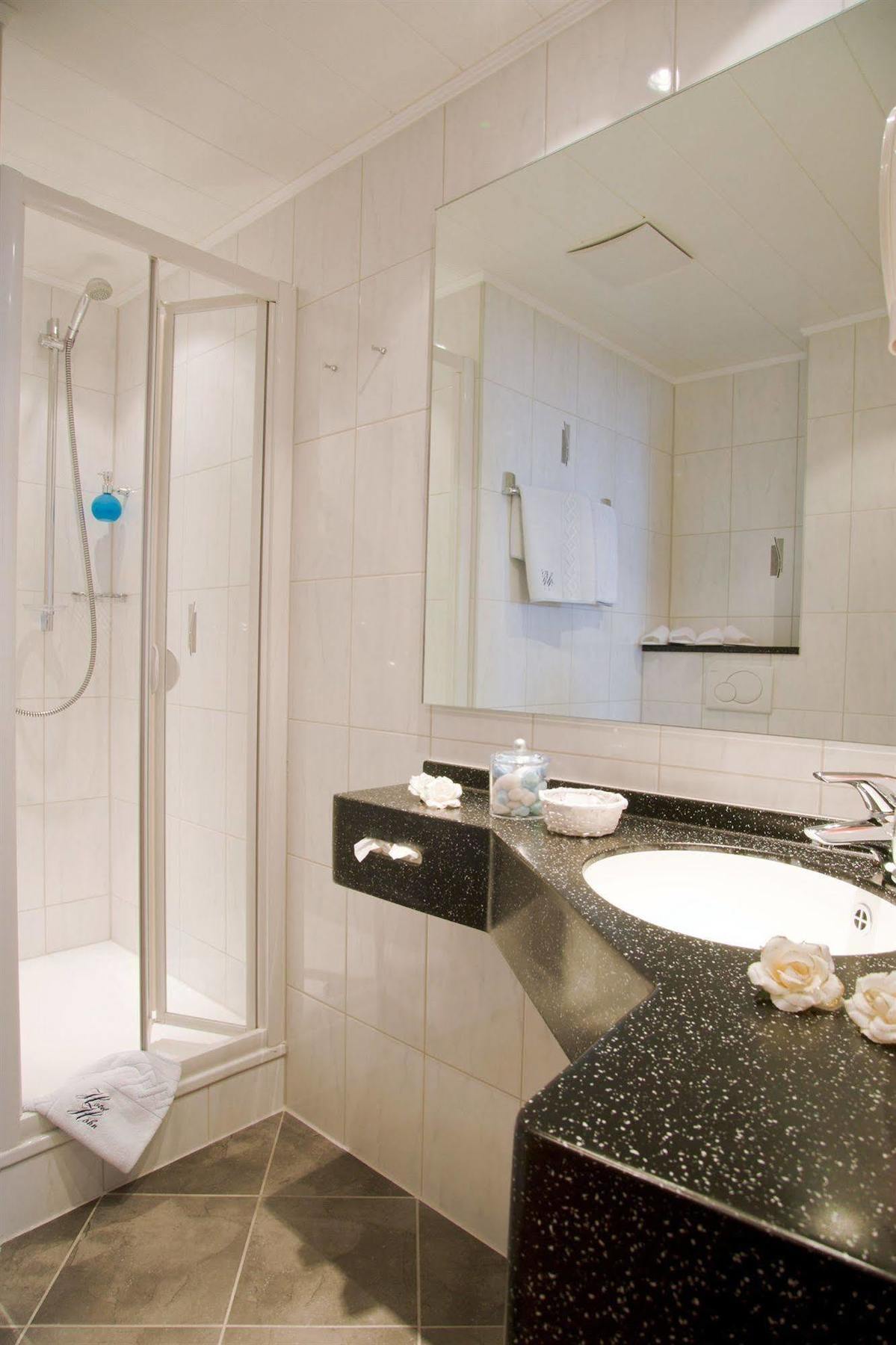 Hotel Hoehn Rüdesheim nad Renem Zewnętrze zdjęcie